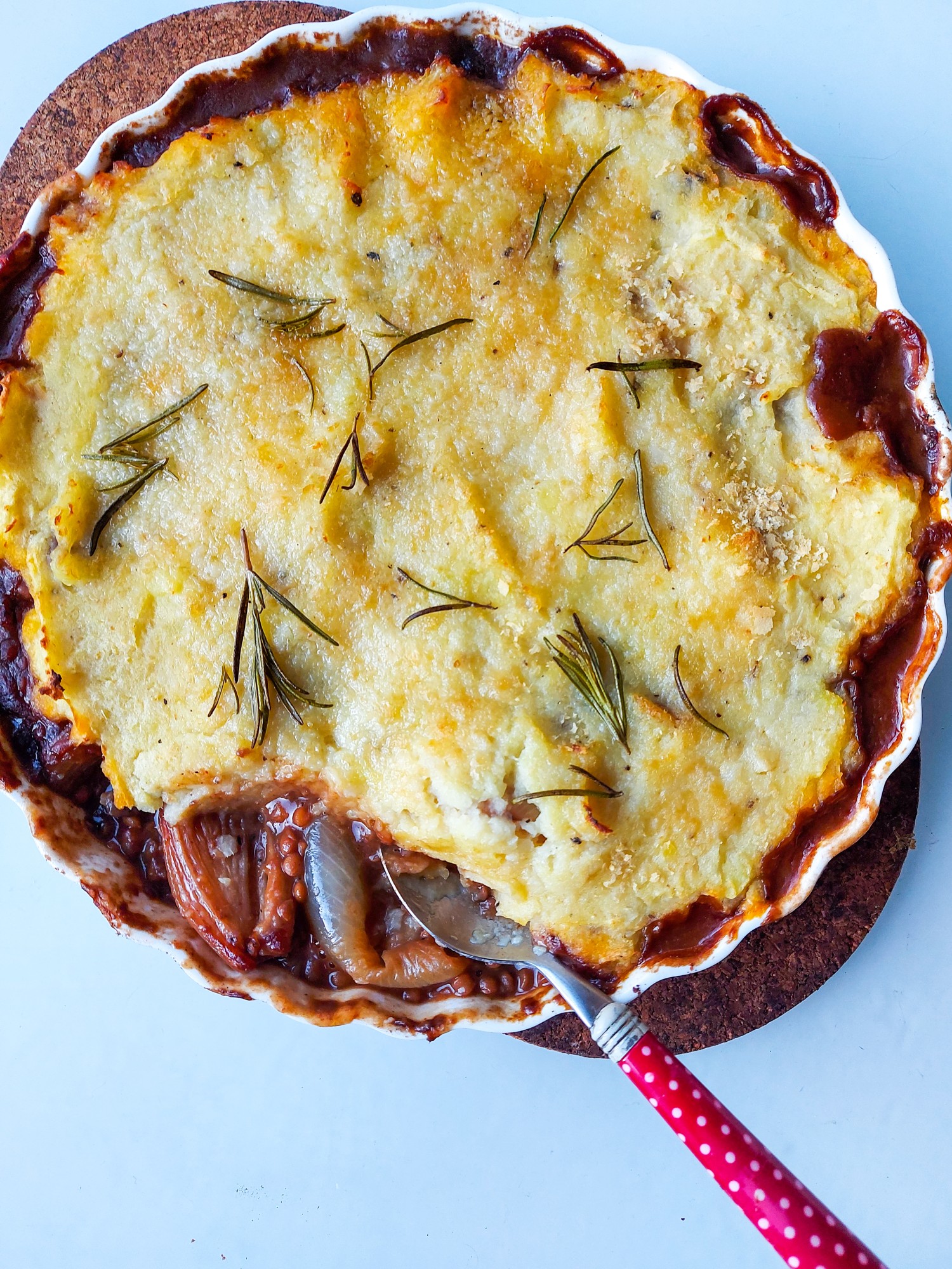 Shepherd's Pie met gepofte knolselderpuree en  4 soorten ui