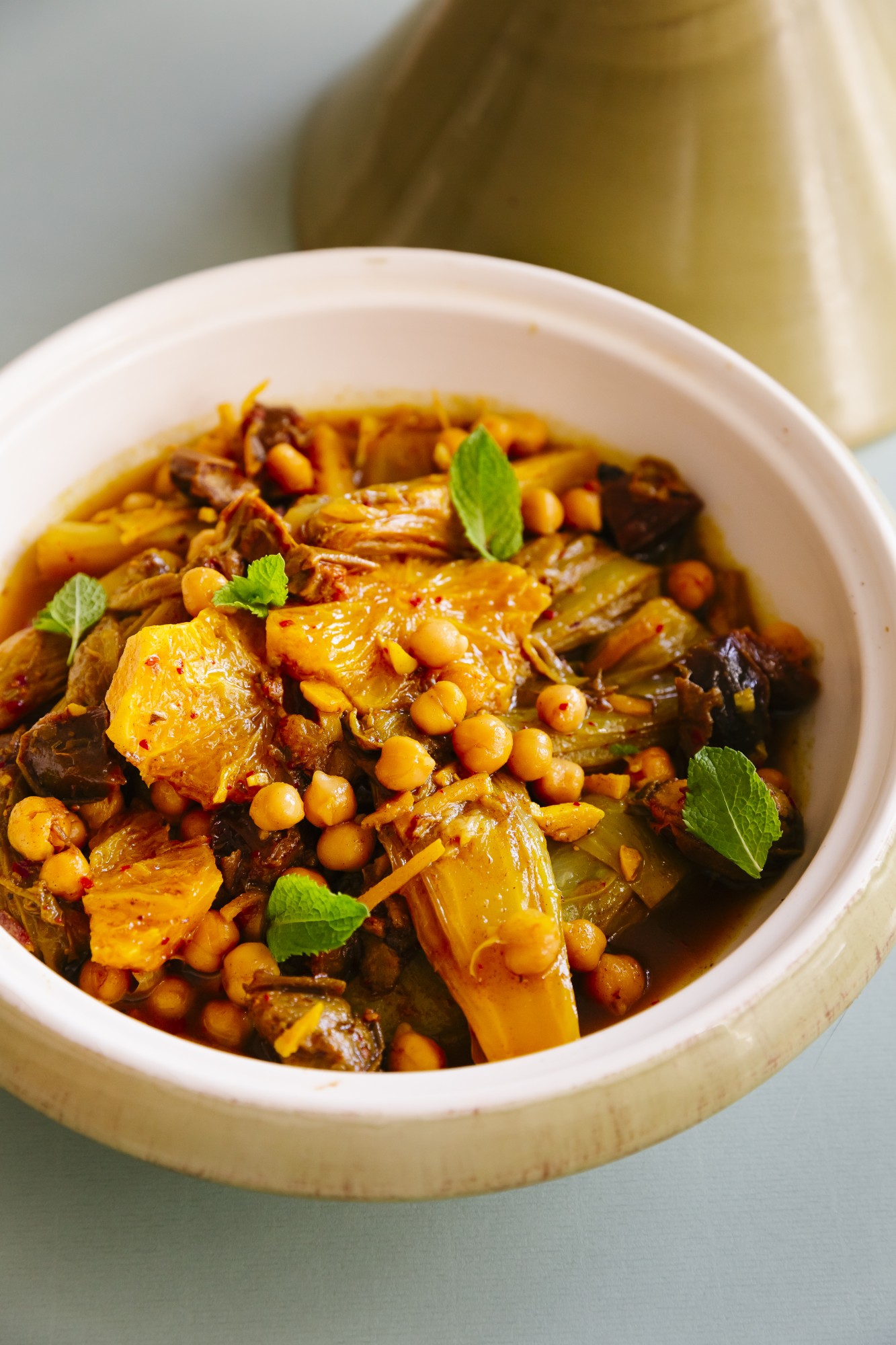 Tajine met witlof, dadels en mandarijn